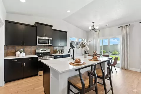 7621 E Dixon St, Nampa, ID 83687