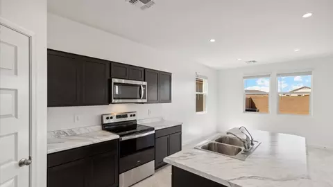 Kitchen - 9648 S Caballo Dr, Apache Junction, AZ 85120 photo 5 of 11