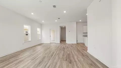 Living - 20 Elderberry St, Freeport, FL 32439 photo 1 of 3