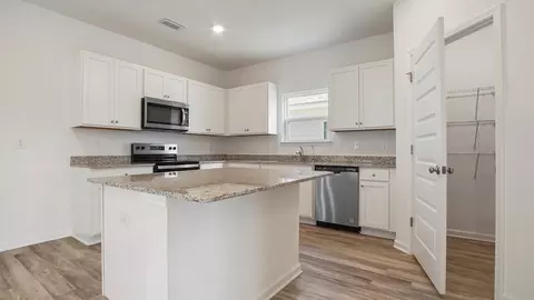 Kitchen - 20 Elderberry St, Freeport, FL 32439 photo 1 of 4
