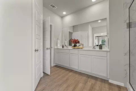 Bath - 8024 Butterfield Dr, Sanger, TX 76266 photo 1 of 2