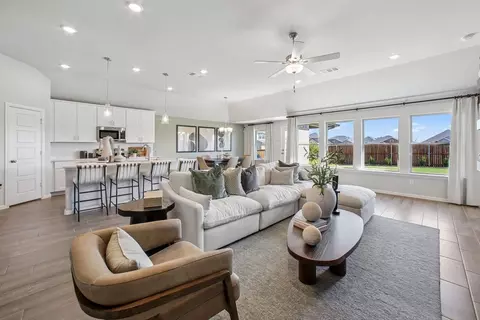 Living - 8024 Butterfield Dr, Sanger, TX 76266 photo 2 of 3