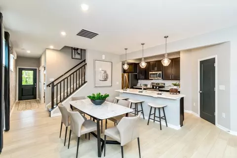 Dining - 3801 Circollo Dr, Covington, KY 41017 photo 5 of 5