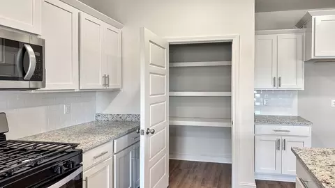 Kitchen - 104 Horseshoe Blvd, Clinton, MS 39056 photo 1 of 10