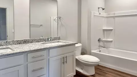 Bath - 104 Horseshoe Blvd, Clinton, MS 39056 photo 6 of 17