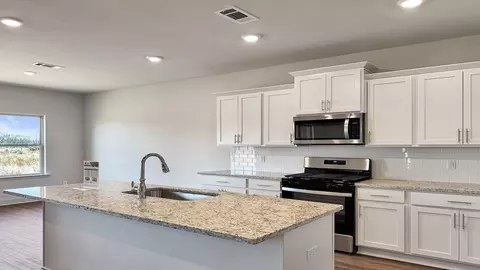 Kitchen - 104 Horseshoe Blvd, Clinton, MS 39056 photo 4 of 10