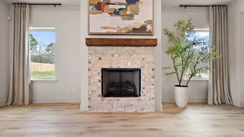 Living - 104 Horseshoe Blvd, Clinton, MS 39056 photo 4 of 5