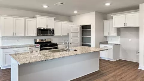 Kitchen - 104 Horseshoe Blvd, Clinton, MS 39056 photo 2 of 10