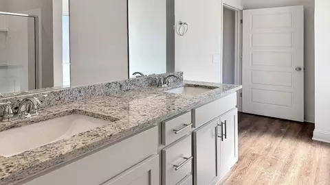 Bath - 104 Horseshoe Blvd, Clinton, MS 39056 photo 2 of 17