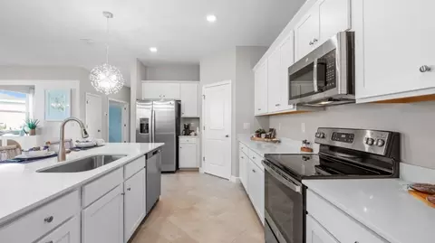 Kitchen - 3527 Ambersweet Xing, Parrish, FL 34219 photo 4 of 6