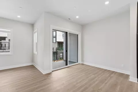 Living - 18809 99th Pl NE UNIT B, Bothell, WA 98011 photo 3 of 3
