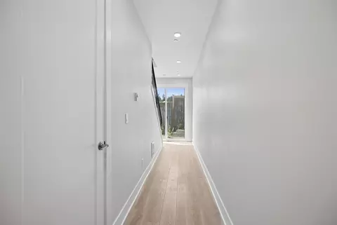 Entry Way - 18809 99th Pl NE UNIT B, Bothell, WA 98011 photo 4 of 4