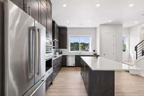 Kitchen - 18809 99th Pl NE UNIT B, Bothell, WA 98011 photo 2 of 2