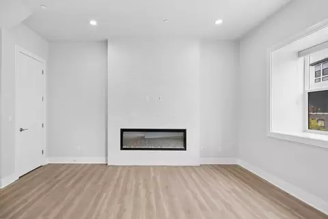 Living - 18809 99th Pl NE UNIT B, Bothell, WA 98011 photo 2 of 3