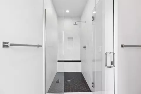 Bath - 18809 99th Pl NE UNIT B, Bothell, WA 98011 photo 3 of 4