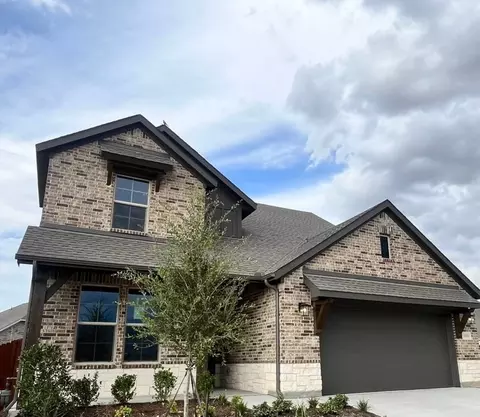 10000 Birchpoint Dr, Fort Worth, TX 76108