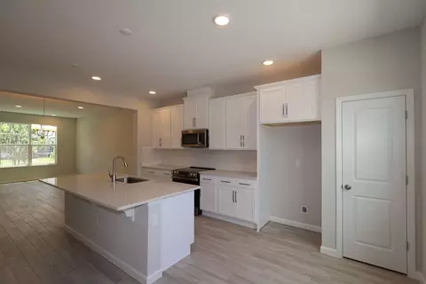 Kitchen - 1354 Mount Royal Dr, Saint Cloud, FL 34771 photo 4 of 5