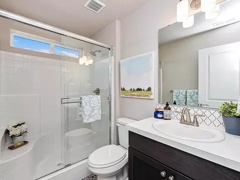 Bath - 1919 Cashel St, Middleton, ID 83644 photo 5 of 12