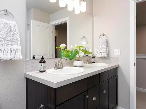 Bath - 1919 Cashel St, Middleton, ID 83644 photo 7 of 12