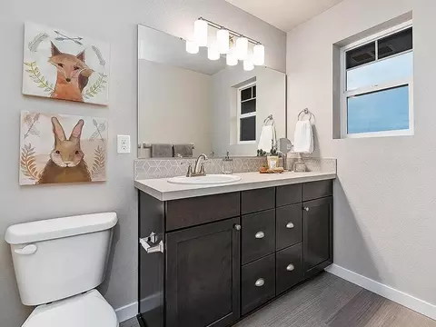 Bath - 1919 Cashel St, Middleton, ID 83644 photo 9 of 12