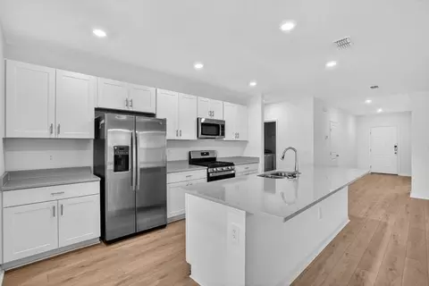 Kitchen - 13805 Sawmill St, Parrish, FL 34219 photo 2 of 8