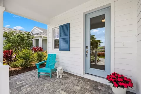 Exterior - 18332 Foxtail Lp, Venice, FL 34293 photo 2 of 16
