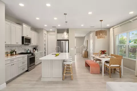 Kitchen - 18332 Foxtail Lp, Venice, FL 34293 photo 3 of 4