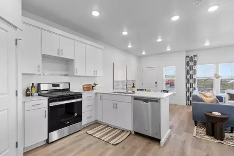 Kitchen - 1367 S Calpac Ave, Spanish Fork, UT 84660 photo 4 of 10