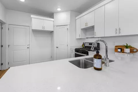 Kitchen - 1367 S Calpac Ave, Spanish Fork, UT 84660 photo 9 of 10