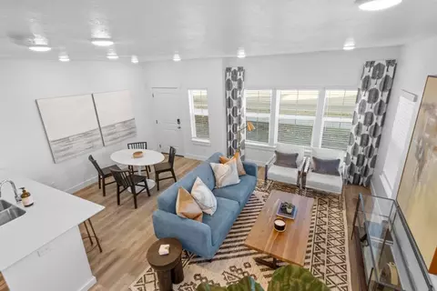 Living - 1367 S Calpac Ave, Spanish Fork, UT 84660 photo 2 of 3