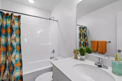 Bath - 1367 S Calpac Ave, Spanish Fork, UT 84660 photo 3 of 8