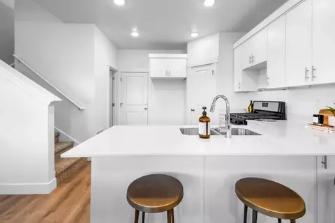 Kitchen - 1367 S Calpac Ave, Spanish Fork, UT 84660 photo 8 of 10