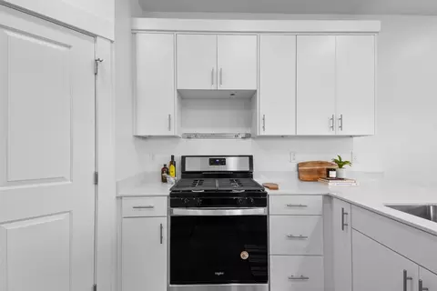 Kitchen - 1367 S Calpac Ave, Spanish Fork, UT 84660 photo 6 of 10