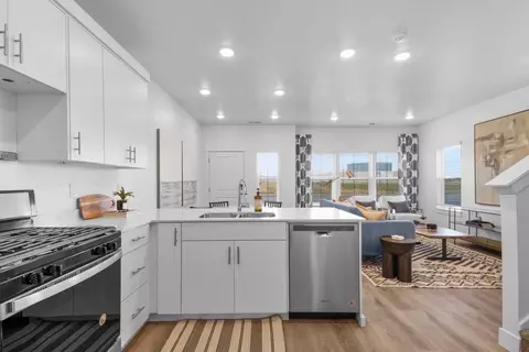 Kitchen - 1367 S Calpac Ave, Spanish Fork, UT 84660 photo 5 of 10