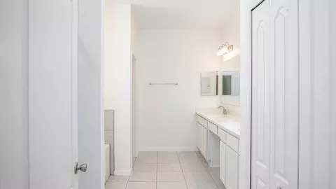 Bath - 14055 Spring Hill Dr, Spring Hill, FL 34609 photo 3 of 5