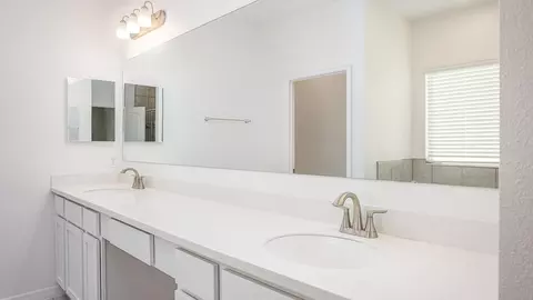 Bath - 14055 Spring Hill Dr, Spring Hill, FL 34609 photo 4 of 5