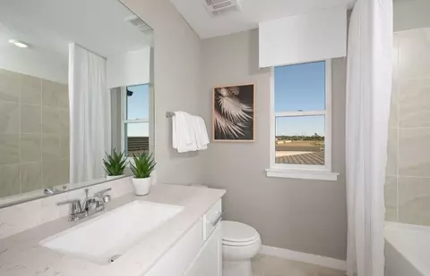Bath - 9908 Johnson Oaks Gln, Parrish, FL 34219 photo 3 of 3