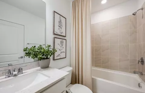 Bath - 9908 Johnson Oaks Gln, Parrish, FL 34219 photo 1 of 3