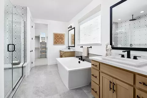 Bath - 4613 Dewey Oak Dr, Folsom, CA 95630 photo 2 of 3