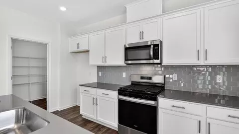 Kitchen - 836 Comice Pear Way, Willow Spring, NC 27592 photo 3 of 7