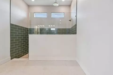Bath - 18172 Foxtail Loop, Venice, FL 34293 photo 3 of 4