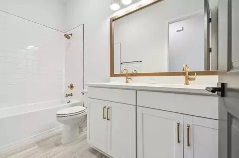 Bath - 18172 Foxtail Loop, Venice, FL 34293 photo 2 of 4