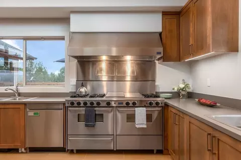 Kitchen - 63700 Cascade Village Dr, Bend, OR 97701 photo 2 of 2