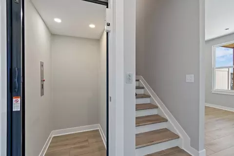 Entry Way - 8905 Eager Rd, Saint Louis, MO 63144 photo 9 of 10