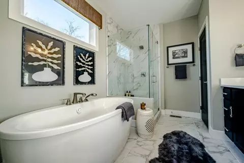 Bath - 8905 Eager Rd, Saint Louis, MO 63144 photo 4 of 6