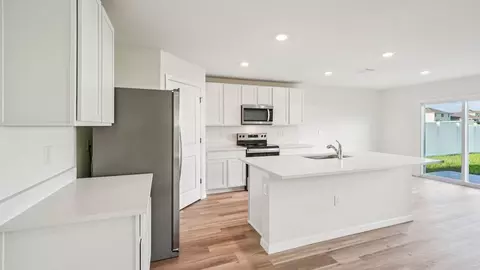 Kitchen - 4428 SW 69th St, Ocala, FL 34474 photo 2 of 9
