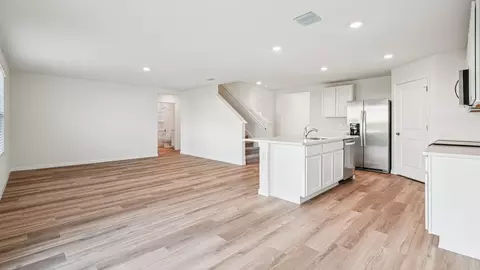 Living - 4428 SW 69th St, Ocala, FL 34474 photo 3 of 4