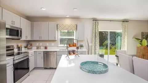 Kitchen - 569 Broadoak Dr, Dundee, FL 33838 photo 3 of 6