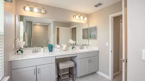 Bath - 569 Broadoak Dr, Dundee, FL 33838 photo 2 of 6