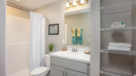 Bath - 569 Broadoak Dr, Dundee, FL 33838 photo 4 of 6
